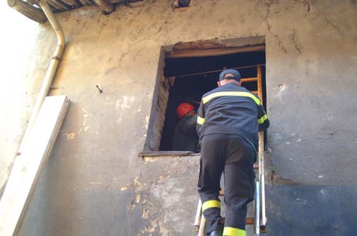 Accesso al locale al primo piano; carenza