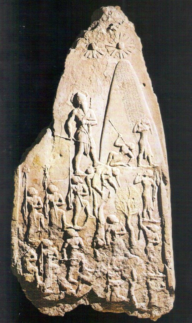 NARAM- SIN E I LULLUBITI Uno dei più importanti re nella Mesopotamia fu Naram-Sin di Akkad, città molto antica e ricca. Visse 4300 anni fa circa e si fece celebrare come una divinità sulla terra.