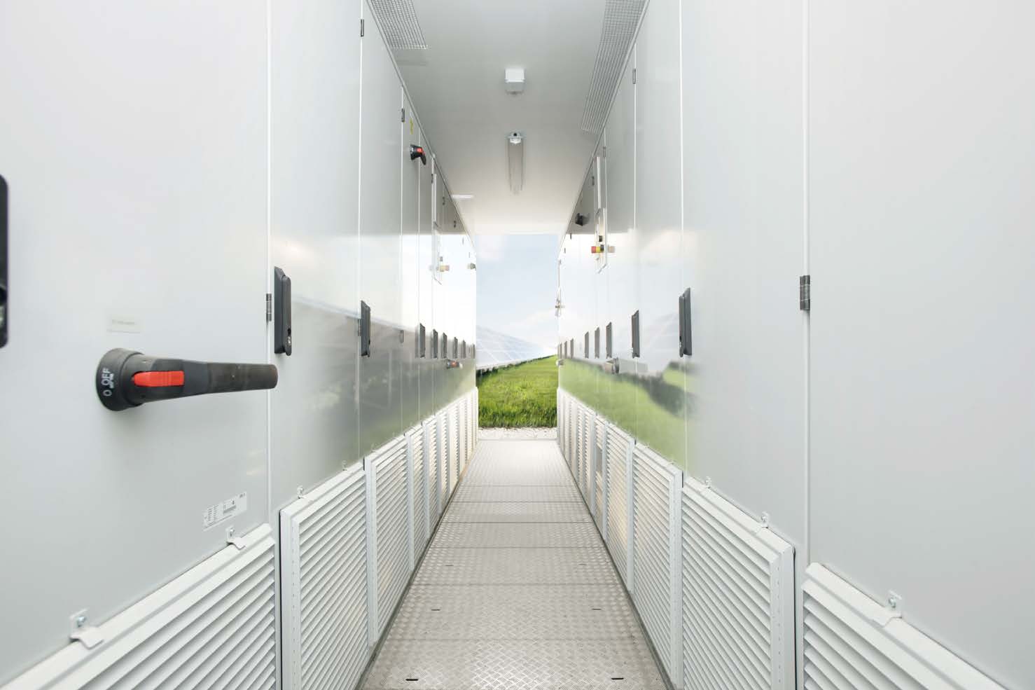 Inverter centralizzati ABB PVS800 da 100 a 1000 kw Alte prestazioni totali Elevato rendimento Ridotto consumo di potenza ausiliaria MPPT efficiente Affidabilità nel tempo e vita utile di almeno 20