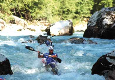 La linea ESOX si conferma così il miglior kayak da Discesa Fluviale, un fedele compagno di gara con cui esprimere appieno le proprie capacità su ogni tipo di percorso.