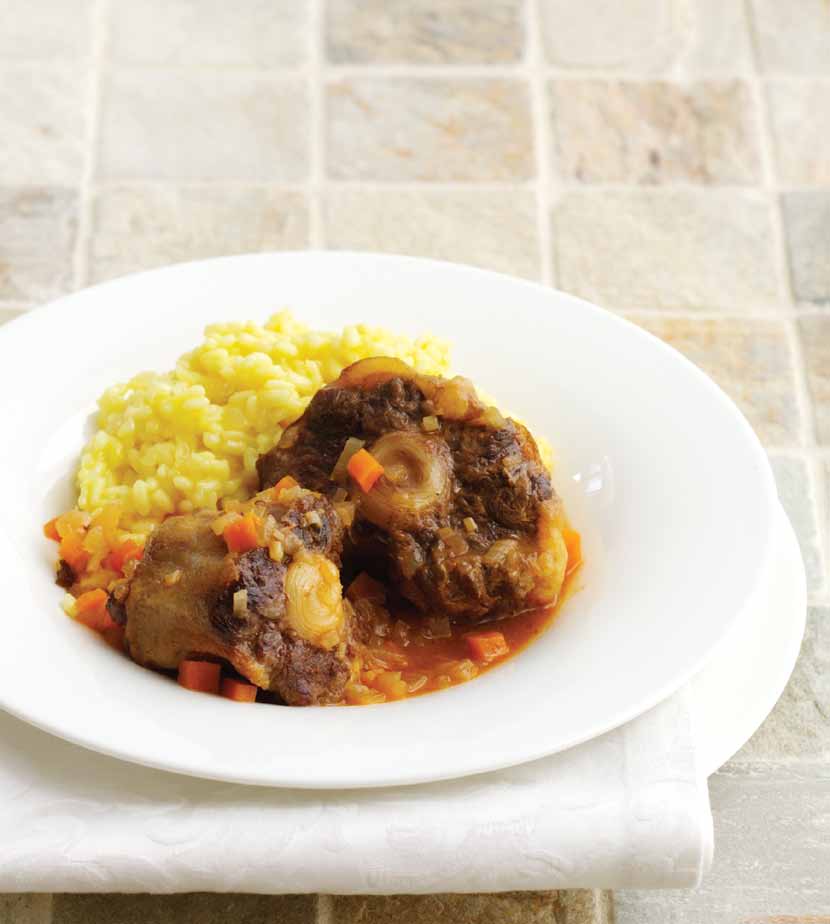 INGREDIENTI,5 kg di ossobuchi di vitello 00 g di cipolle (ca pz) 00 g di carote (ca pz) cucchiaio di olio d oliva cucchiaio di