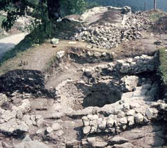 primitivo edificio quattrocentesco fu eretta una stazione di posta nello stile rinascimentale dei palazzi monolitici a pianta rettangolare.