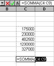 Il pulsante col simbolo di sommatoria è una scorciatoia per arrivare più comodamente a un risultato che potremmo ottenere digitando manualmente la formula nella cella dove ci interessa averla.