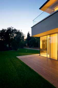 Grazie a quest architettura moderna ha origine una sensazione di vitalità, caratterizzata da luce, apertura, spazi illimitati e infinite viste panoramiche.