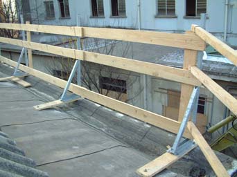 - trabattelli; - piattaforme elevabili, cestelli; - scale portatili a pioli (solo se h edificio < 5 m e la scala è installata conformemente alla normativa vigente).