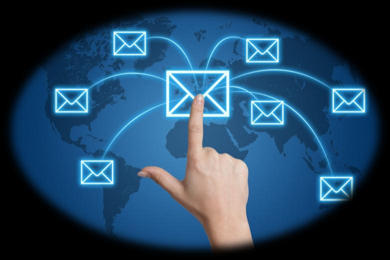 Active Mailing Interattivo Possibilità di: Screening database aziendale Fidelizzare i clienti Attirare nuovi prospects