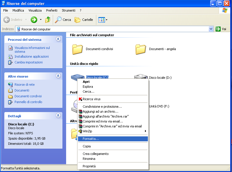 Per formattare un disco, clic destro sull icona che lo rappresenta presente all interno di risorse del computer, e dal menu selezionare la voce formatta.