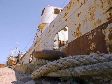 Uso veicolare della lingua inglese CHEMICAL CHANGES THE SHIP IS MADE OF