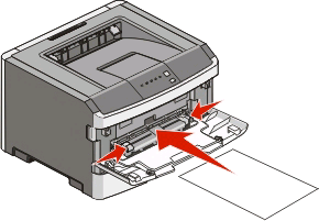 Uso dell'alimentatore manuale L'alimentatore manuale è situato all'interno dello sportello dell'alimentatore manuale della stampante e consente di inserire un solo foglio di carta alla volta.