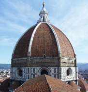 Distanza dalla Culla di Dante 240 m La Cupola del Brunelleschi: Dalla solennità dei suoi 114 metri d altezza, la cupola di Santa Maria del Fiore è una meraviglia e un unicum dell ingegno umano a
