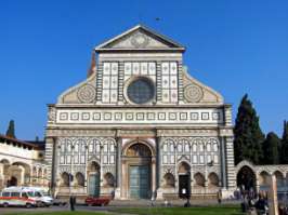 La Basilica di Santa Croce La tomba di Michelangelo, "protetta" da tre sculture che rappresentano Pittura, Scultura e Architettura, si contende la prima parte della Basilica di Santa Croce con la