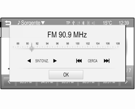 Radio 23 Ricerca manuale di una stazione radio Toccare o tenere premuto uno dei tasti t CERCA v sullo schermo. Rilasciare il tasto quando la frequenza richiesta è stata quasi raggiunta.