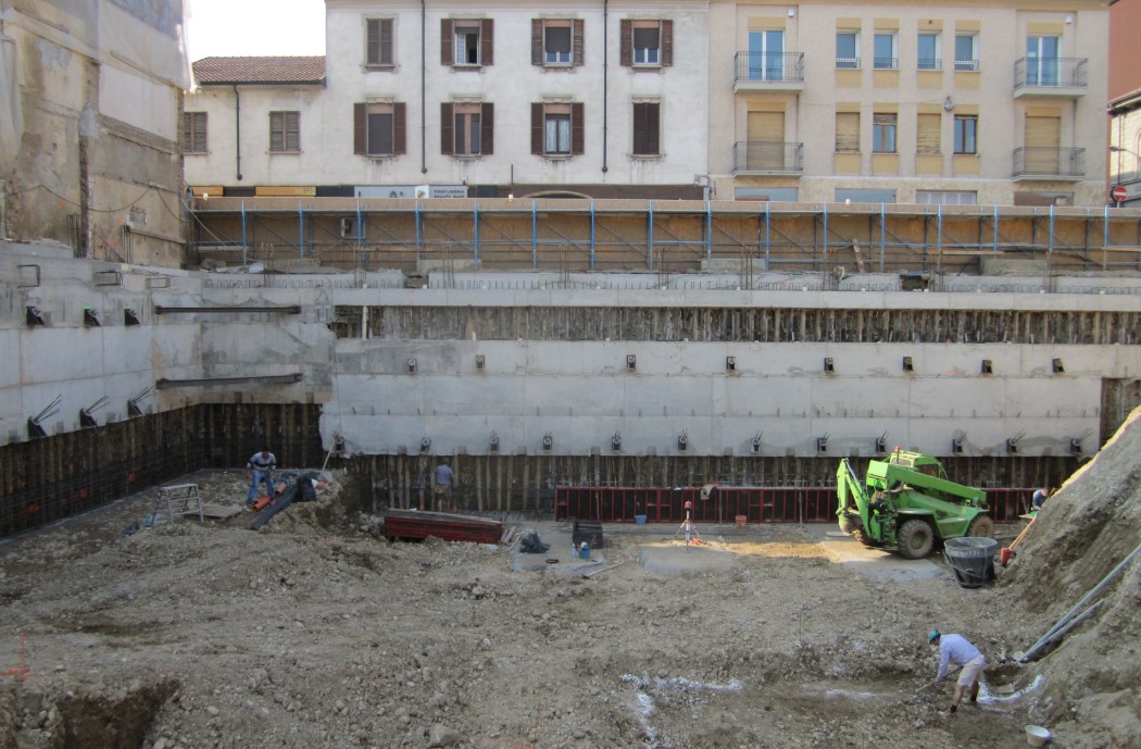 Gennaio 2011 Progetto delle opere di sostegno degli scavi nel cantiere di Seregno (MB). Committente So.Ge.Vi Srl, Importo lavori 250.000. Lungo un perimetro di 190 metri è previsto uno scavo di 7.
