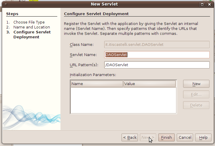 Pag. 7/12 La Servlet va registrata (cioè le va assegnato un nome interno) e poi occorre specificare un URL con il quale richiamarla (la registrazione per fortuna è automatica: NetBeans memorizza