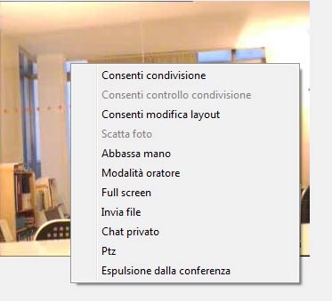 Alcuni controlli funzionali relativi alla conferenza (i controlli completi sono accessibili dal pannello partecipanti) possono essere accessibili direttamente dalla finestra video del partecipante.