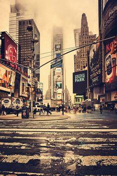 Passeggiata orientativa verso times square con la possibilità di cenare presso il divertentissimo ristorante Bubba Gump. (ispirato al film Forrest Gump e posizionato nel cuore di Times Square).