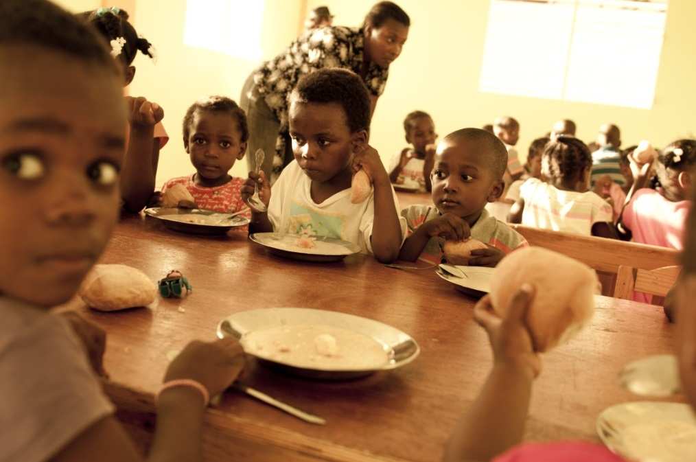 LA VITA NELLE CASE N.P.H. Le Case N.P.H. sono organizzate come villaggi in miniatura dove si cerca di ricreare l ambiente di una vera famiglia.