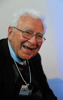 La spettroscopia adronica Mesoni piu leggeri Barioni piu leggeri Murray Gell-Mann: il Mendeleev del nostro tempo Raggruppando gli adroni noti in tavole,