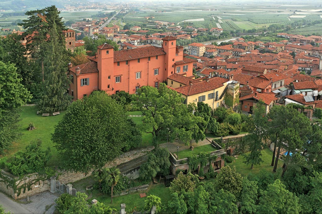 Rif 1192 - CASTELLO GRIFONE Trattativa riservata CASTELLO MEDIEVALE, HOTEL CON SPA IN VENDITA IN PIEMONTE