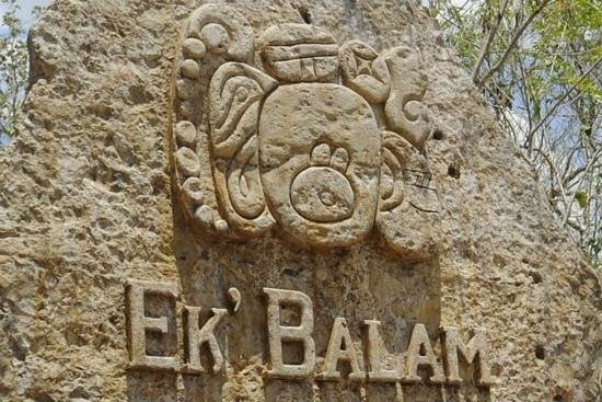 Ek Balam in maya yucatano significa Giaguaro nero. Le sue origini sono del 300 a.c. Il suo apogeo si dà nel tardo Classico e finale.