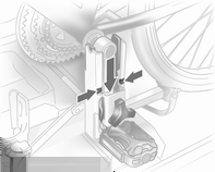 Oggetti e bagagli 65 Posizionare la bicicletta. La pedivella qui deve essere posizionata nella relativa apertura della cavità, come mostrato nell'illustrazione.
