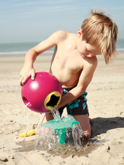 Ballo 36+ Perché non avere un secchiello come questo? Lo sappiamo - non sembra nemmeno un secchiello. Ma i vostri bambini potranno usarlo come tale, perché Ballo è davvero unico.