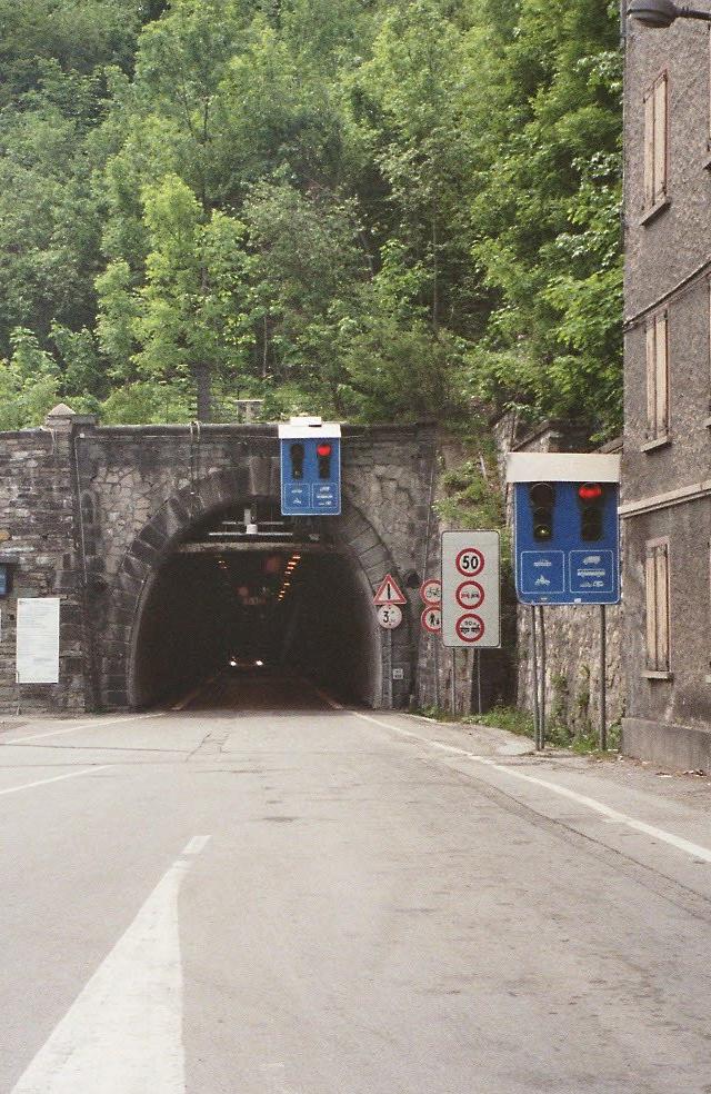 lunghezza di 3,3 km ed allargamento del tunnel laterale già esistente.