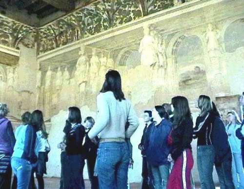 CULTURA E FORMAZIONE I musei rappresentano una straordinaria opportunità per offrire cultura e formazione, specie nel nostro paese,