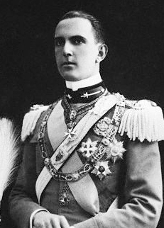 Ai nostri tempi La visita del Principe di Piemonte a Lambrinia Il principe di Piemonte Umberto II era di una bellezza straordinaria, altissimo.