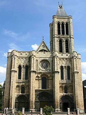 ARTE GOTICA Nella seconda metà del XII secolo nasce in Francia l arte gotica.