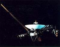 La sonda Voyager 1 fu lanciata nel 1977 dalla NASA, per raggiungere i due pianeti