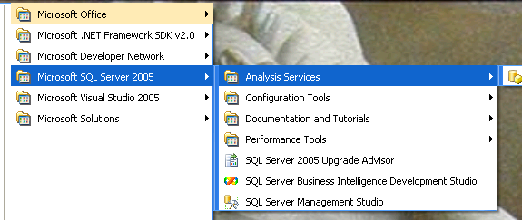 SQL Server 2005 Introduzione all uso di SQL Server e utilizzo delle opzioni Olap SQL Server 2005 SQL Server Management Studio Gestione dei server OLAP e OLTP