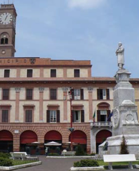 Giuseppe Mazzini e Anita Garibaldi saranno i protagonisti del nostro percorso che sfilerà tra i palazzi più significativi e le vie principali della città.