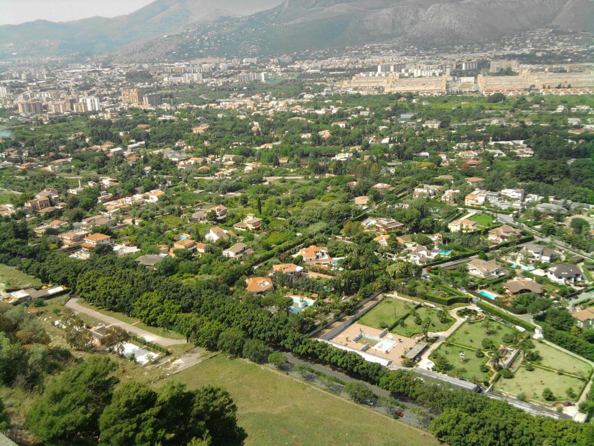 Carta tecnica comunale Stralcio del foglio aerofotogrammetrico Nella zona a monte del terreno in oggetto si estende la Riserva Naturale Regionale Orientata Monte Pellegrino istituita nel 1995.