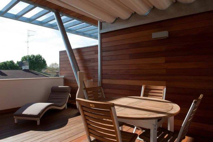 DECKING LE ESSENZE GARAPA Origine: Sud America Colorazione: giallo chiaro Idoneo anche per rivestimenti di