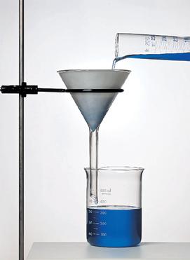 Filtrazione Con l uso di opportuni filtri, è possibile separare particelle solide più o meno grandi da miscugli liquidi