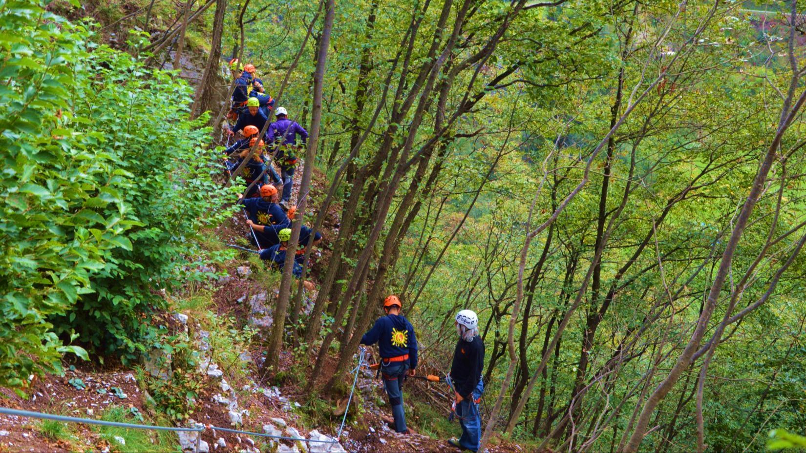 Natural Park Limarò CAMMINANDO TRA I SENTIERI!!! Ogni giorno un sentiero diverso. Ogni giorno una storia, una leggenda, un racconto da ascoltare, vivere, raccontare una volta tornati a casa.