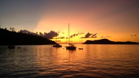 - Per chiudere la giornata non poteva mancare il solito tramonto mozzafiato e allora ci siamo portati ad Anse Volbert sull isola di Praslin Mi vedrei mille tramonti e alle Seychelles anche di più -