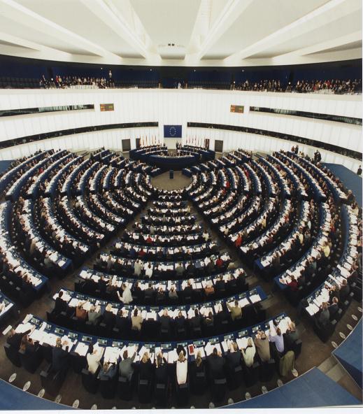Il processo decisionale nell UE Il processo di codecisione La Commissione europea Il Parlamento europeo voto finale in