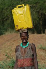 I PROBLEMI DELLA REGIONE. L acqua La quantità d acqua disponibile nella regione del Karamoja è scarsa.