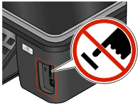 1 Inserire una scheda di memoria nell'apposito alloggiamento o un'unità flash nella porta USB.