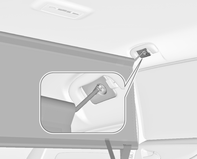 Oggetti e bagagli 95 Rete di sicurezza La rete di sicurezza può essere montata dietro i sedili della seconda fila o quelli anteriori. Non si devono trasportare passeggeri dietro la rete di sicurezza.