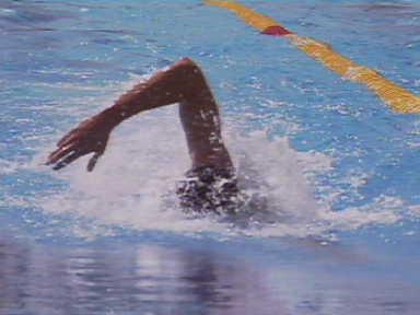 A differenza delle altre discipline sportive, il nuoto può indurre un aumento dei volumi polmonari statici, per il fatto che i