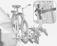 Oggetti e bagagli 77 Montaggio dell'adattatore Quando si trasportano più di due biciclette, occorre fissare l'adattatore prima di montare la seconda bici. 1.