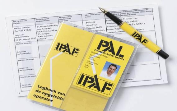 La Carta PAL (Powered Access Licence) Un patentino