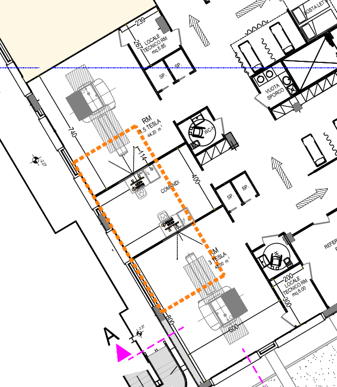 Pagina 6 di 8 È inoltre prevista una ulteriore postazione di attesa barellati, a fianco della preparazione emergenza 3T Predisponendo un sistema ad accesso controllato tipo citofono sulla porta di