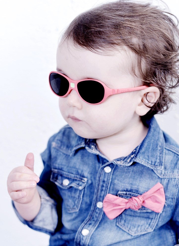 Jokaki 12-30 mesi T2 Una montatura alla moda! Ispirato agli occhiali per adulti copre completamente l occhio proteggendolo dai dannosi raggi UV. E adatto dai 12 mesi in poi.