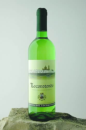 Itria. La zona è famosa anche per la produzione di vino bianco doc delicatamente profumato (uve verdesca, bianco d Alessano, malvasia, etc.