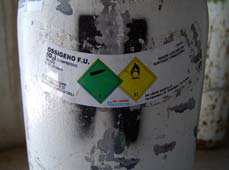 3) simboli di pericolo : Gas non infiammabile e non tossico (la bombola può essere di colore bianco)rombo verde con