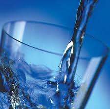 Acqua Nell attività sportiva si perdono 10 ml d acqua